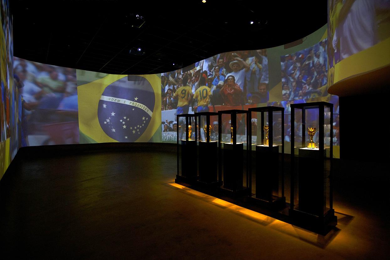Museu da Seleção Brasileira nos Táxis da FAROL Mídia em Táxi
